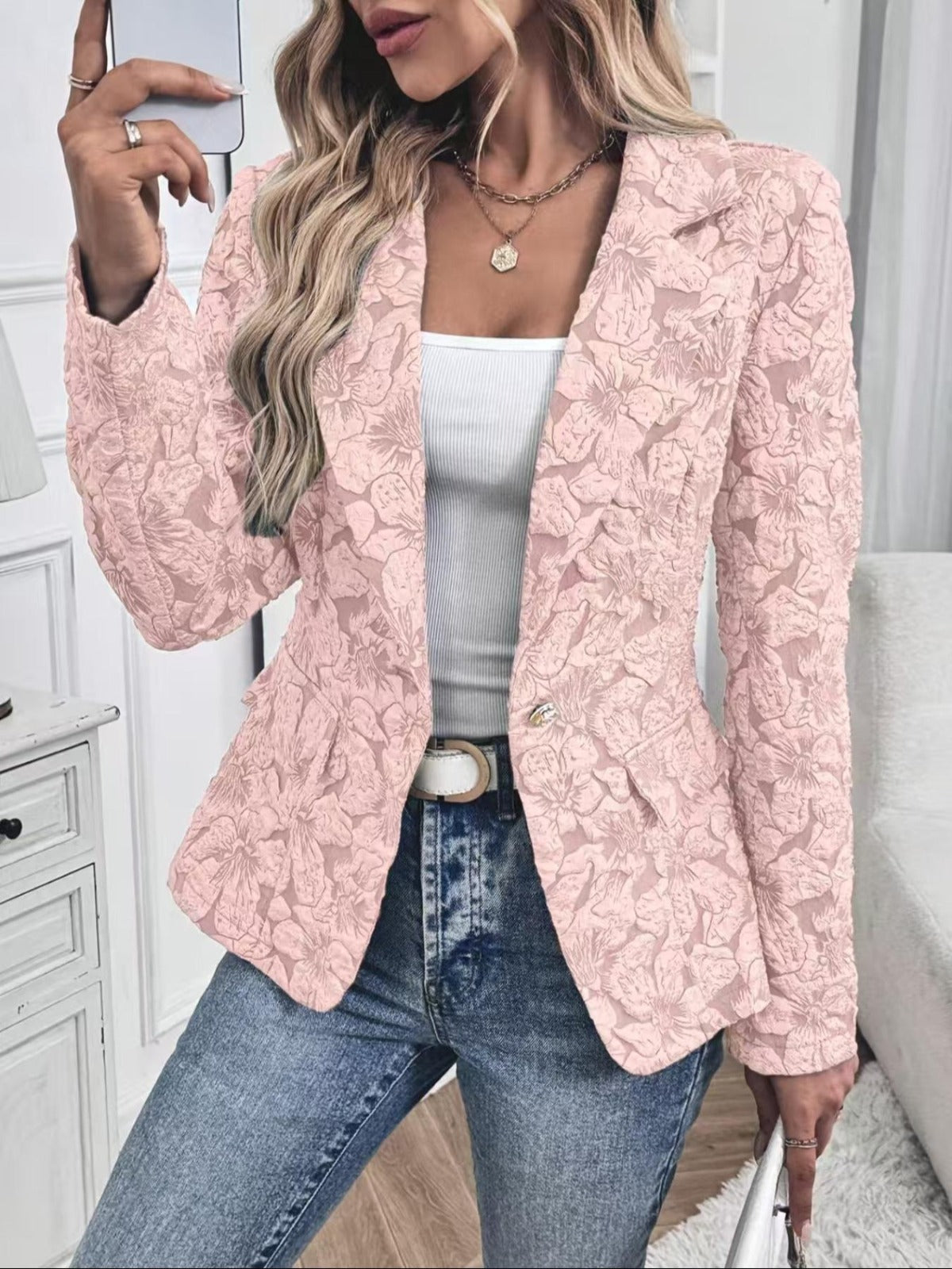 Blazer entallado de mujer en jacquard paisley.