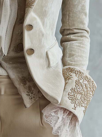 Blazer sartorial de mujer marfil bordado.