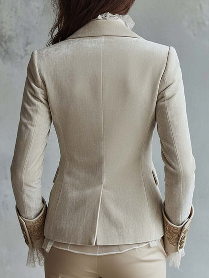 Blazer sartorial de mujer marfil bordado.