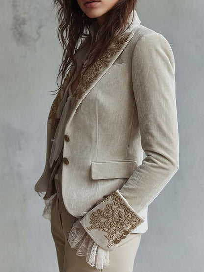 Blazer sartorial de mujer marfil bordado.