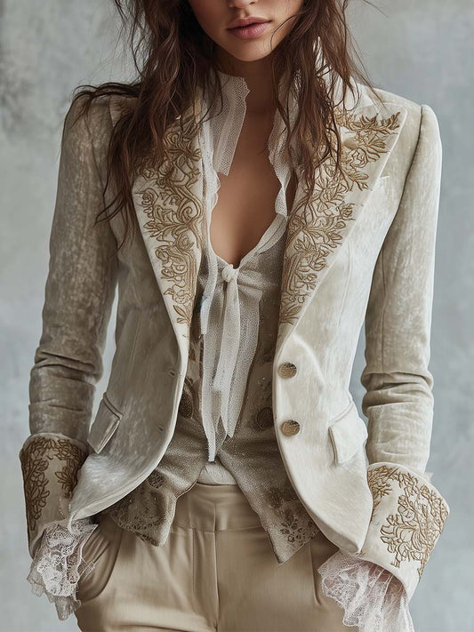 Blazer sartorial de mujer marfil bordado.