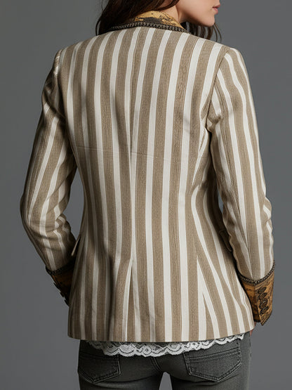 Blazer de mujer con solapas y estampado de rayas bohemio.