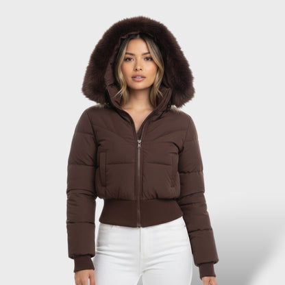 Chaqueta corta con capucha y piel sintética